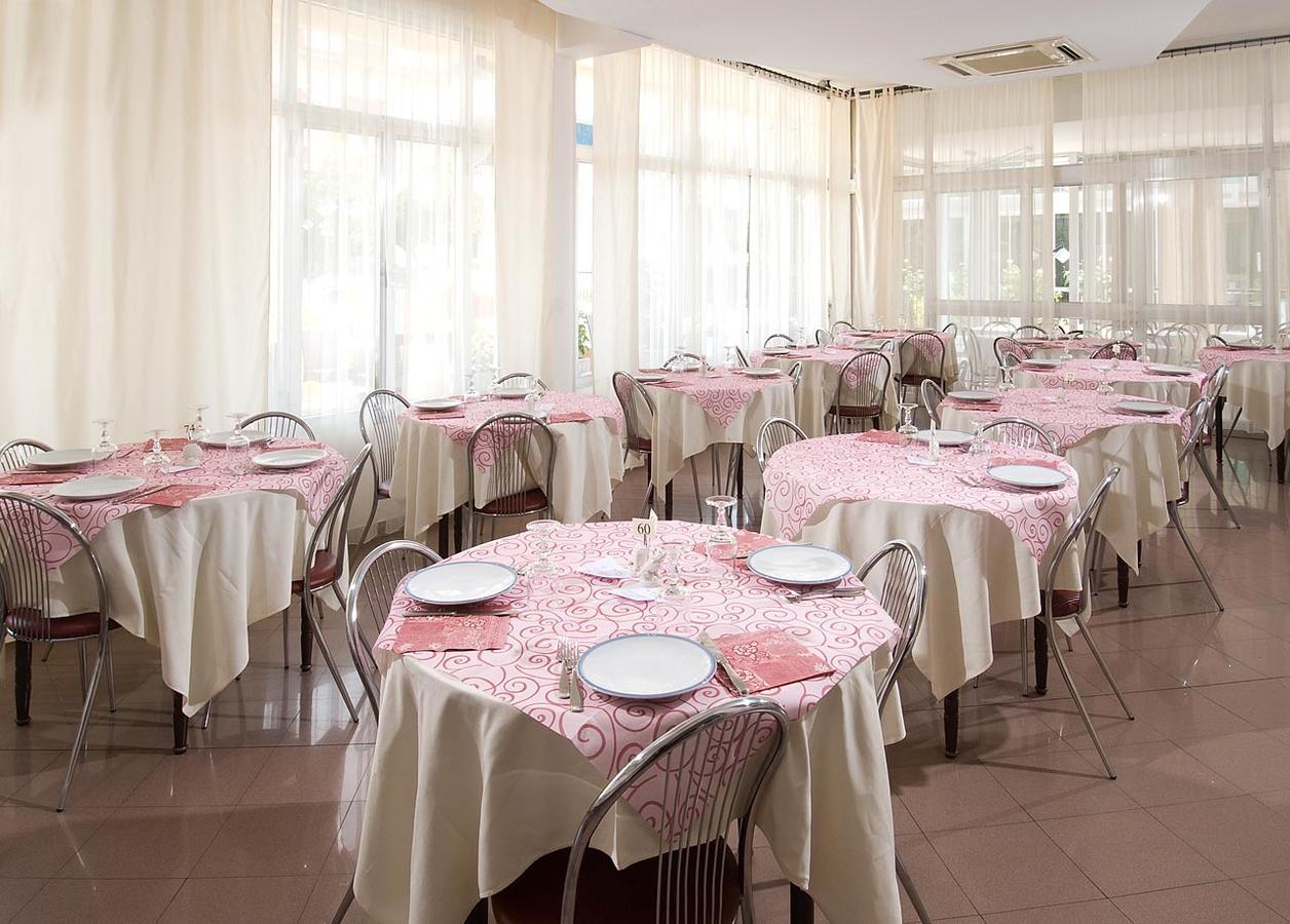 Hotel Venus Риччоне Экстерьер фото